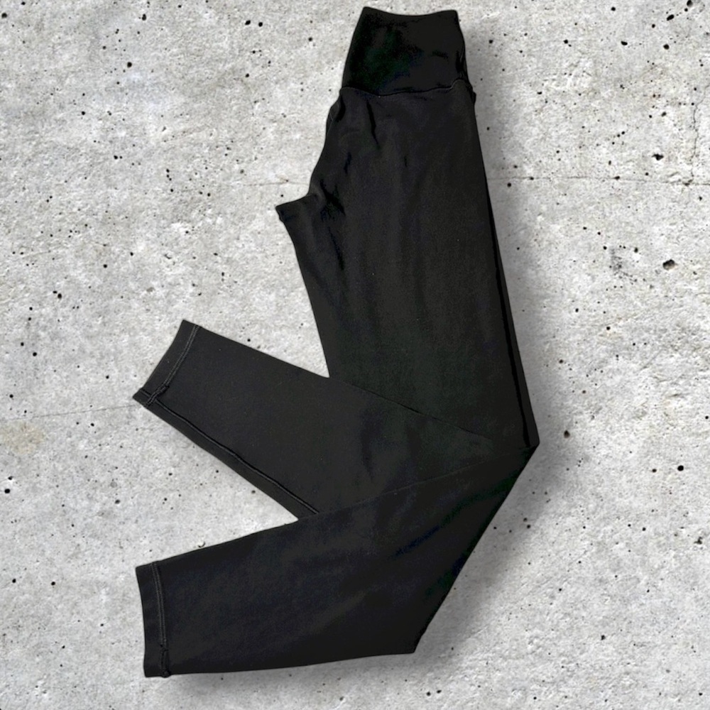 Offline by Aerie Black High-Rise Leggings. - Picture 4 of 6
